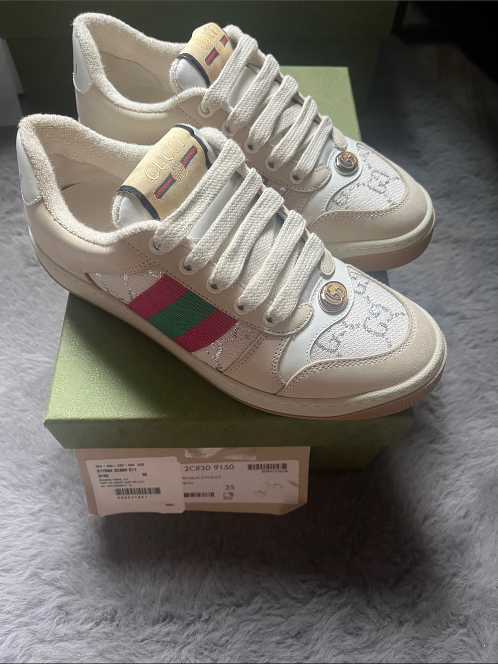 Gucci Ivory Cream Low-Top Sneakers with Green & Red Web Stripe